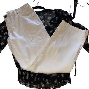 BCBG white distressed denim boyfriend jeans never worn